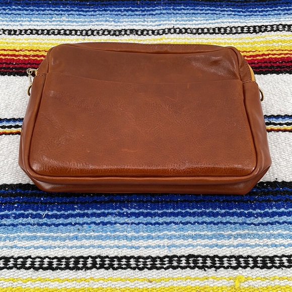 Clare V. Mirabel in Miel - Picture 3 of 16